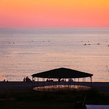 Guest House 99 Batumi Bagian luar foto