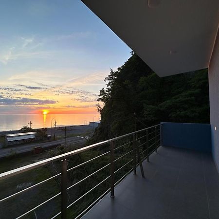 Guest House 99 Batumi Bagian luar foto