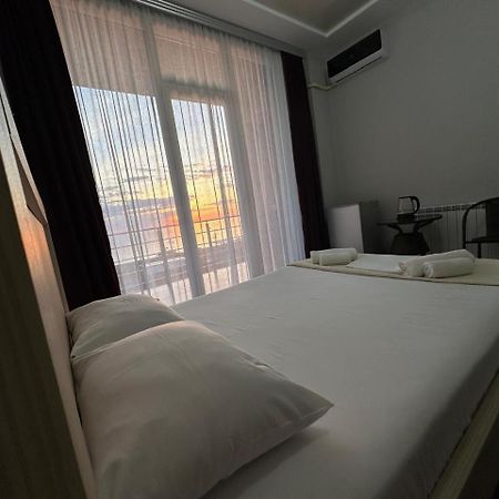 Guest House 99 Batumi Bagian luar foto