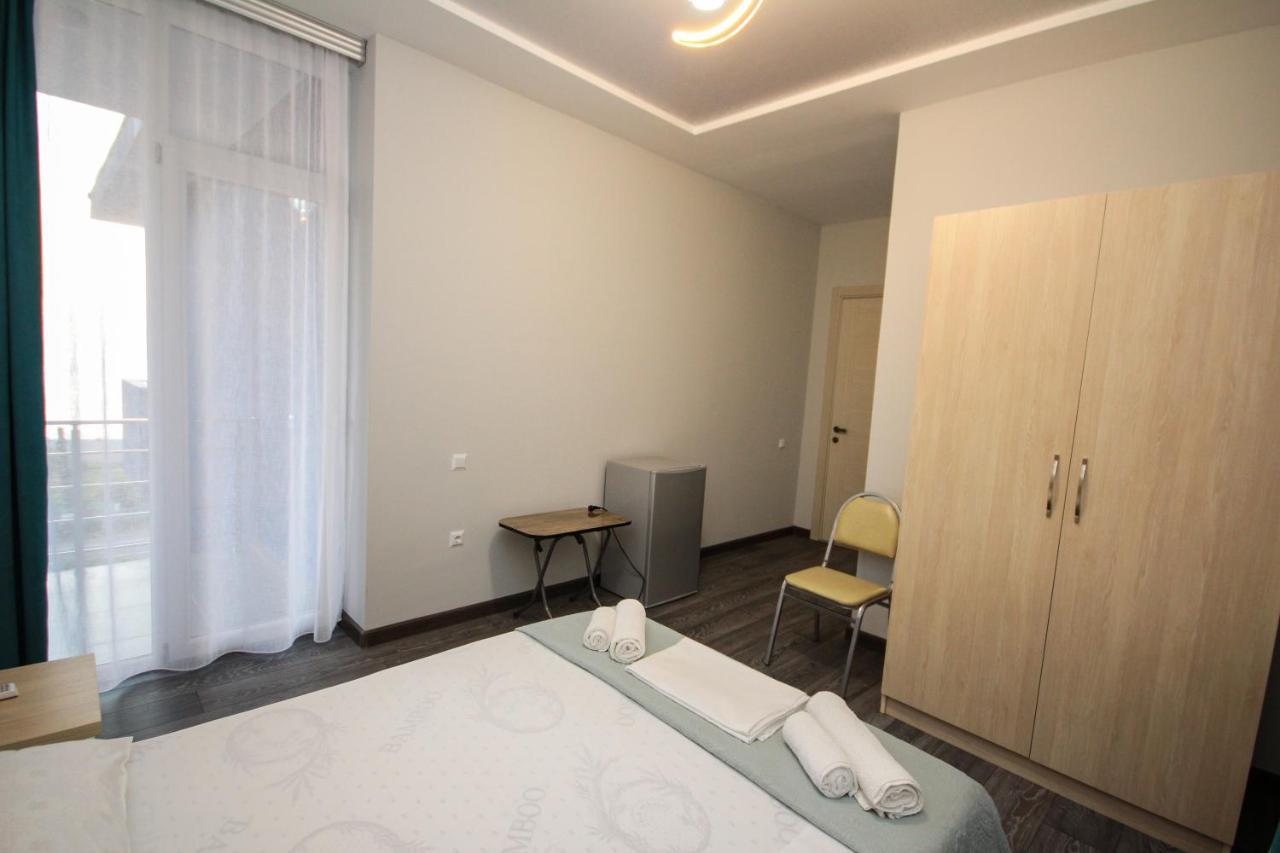 Guest House 99 Batumi Bagian luar foto