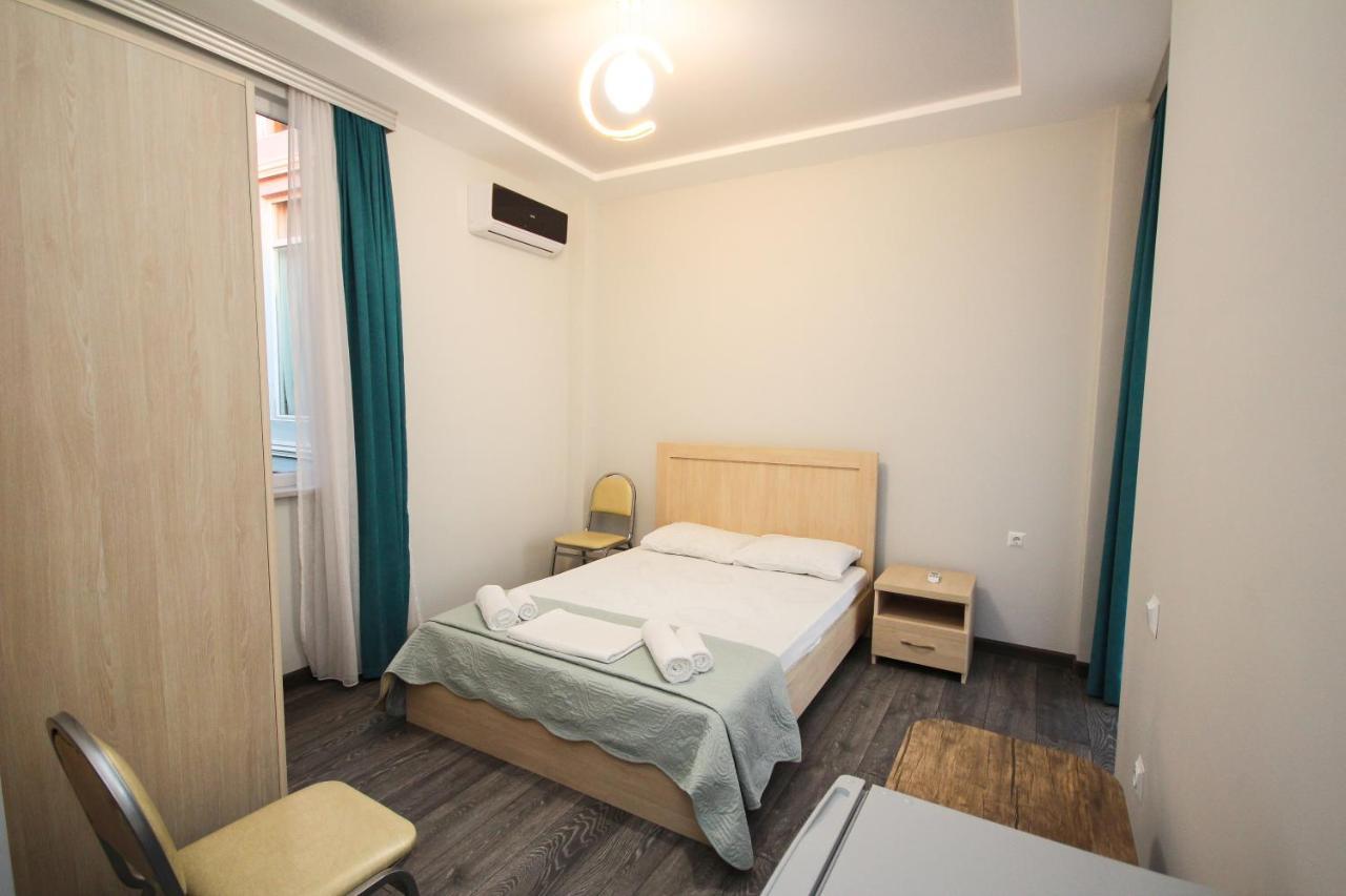 Guest House 99 Batumi Bagian luar foto