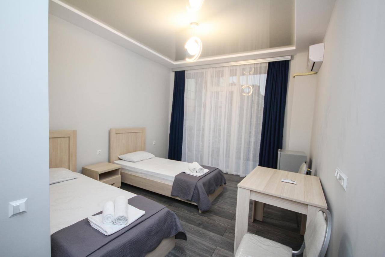 Guest House 99 Batumi Bagian luar foto
