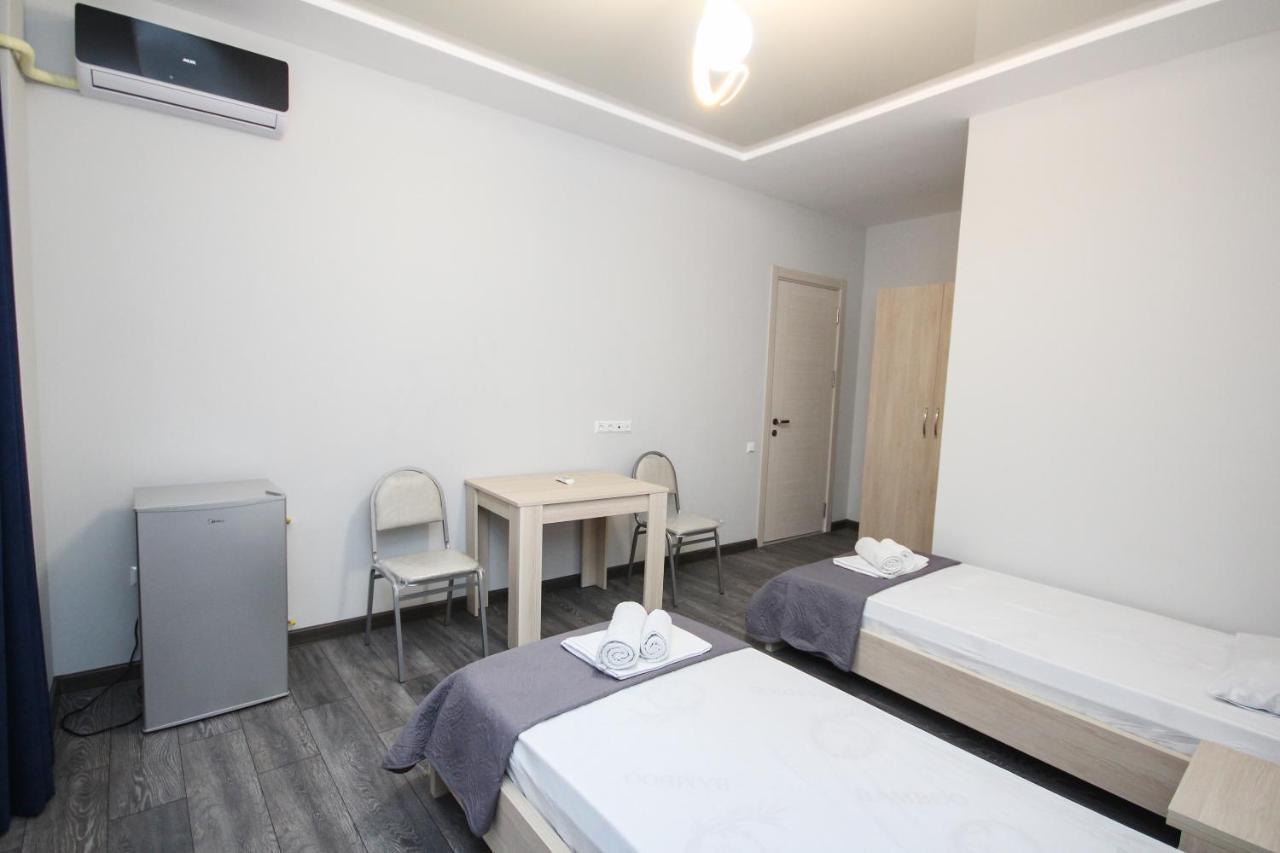 Guest House 99 Batumi Bagian luar foto