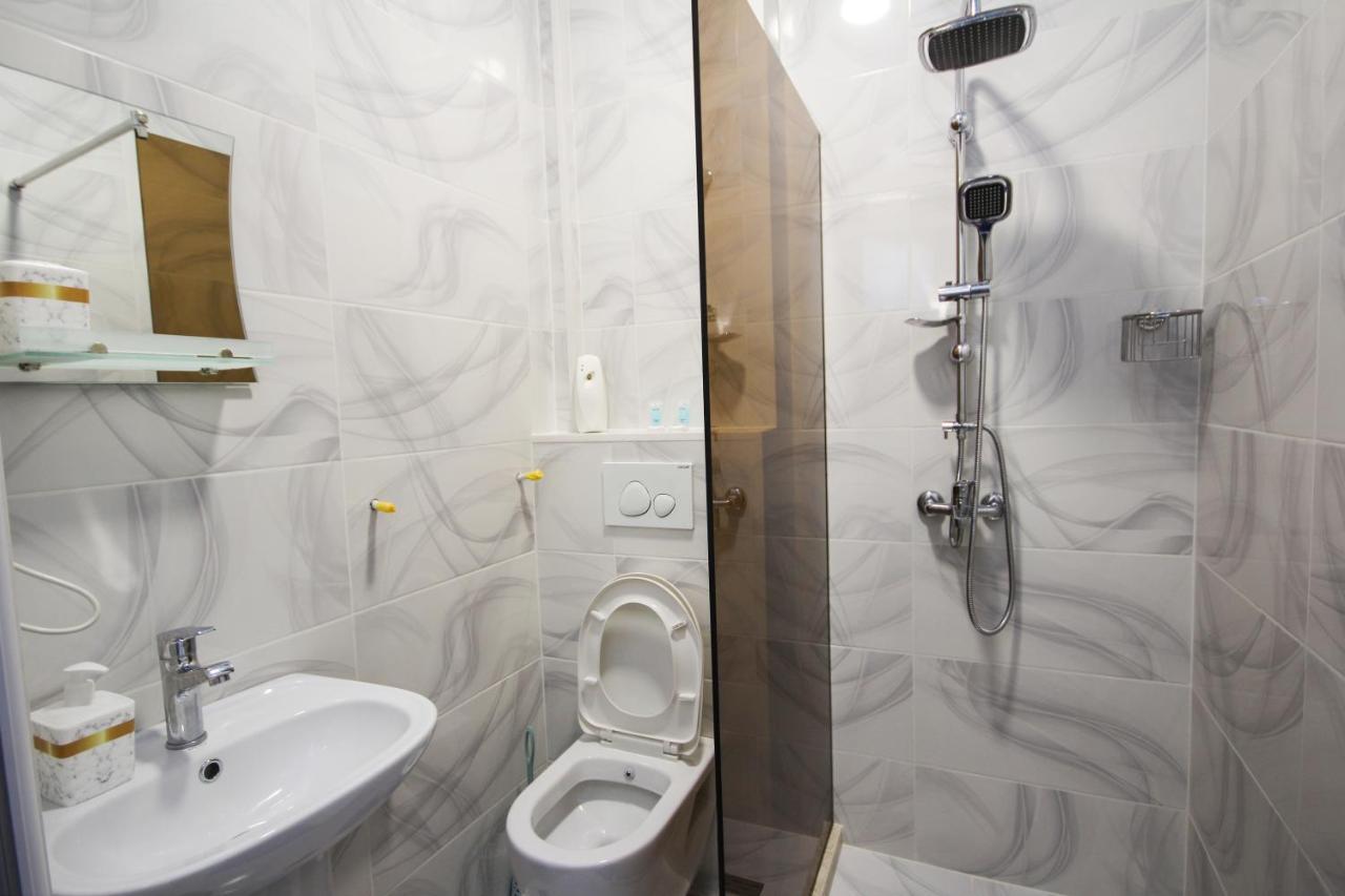 Guest House 99 Batumi Bagian luar foto