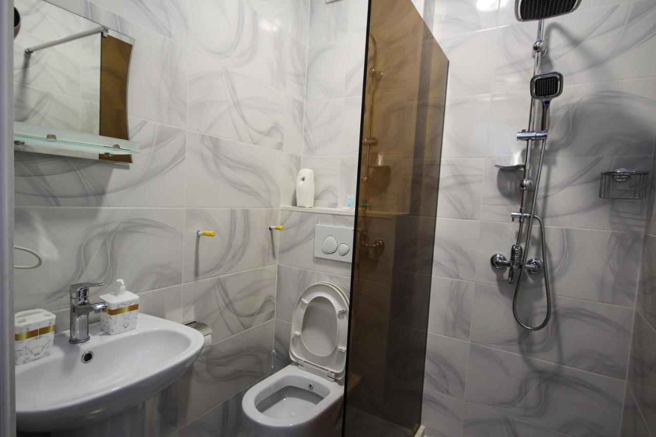 Guest House 99 Batumi Bagian luar foto