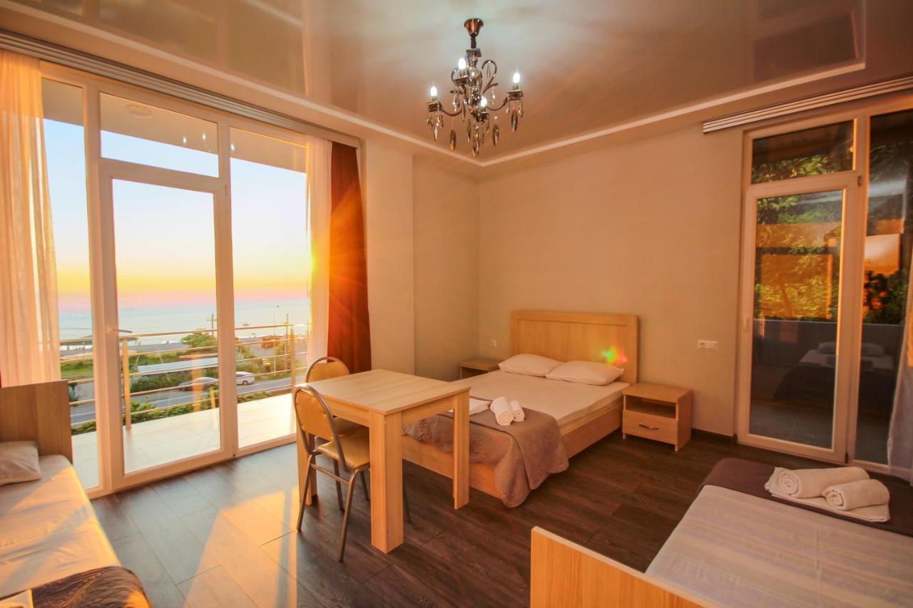 Guest House 99 Batumi Bagian luar foto