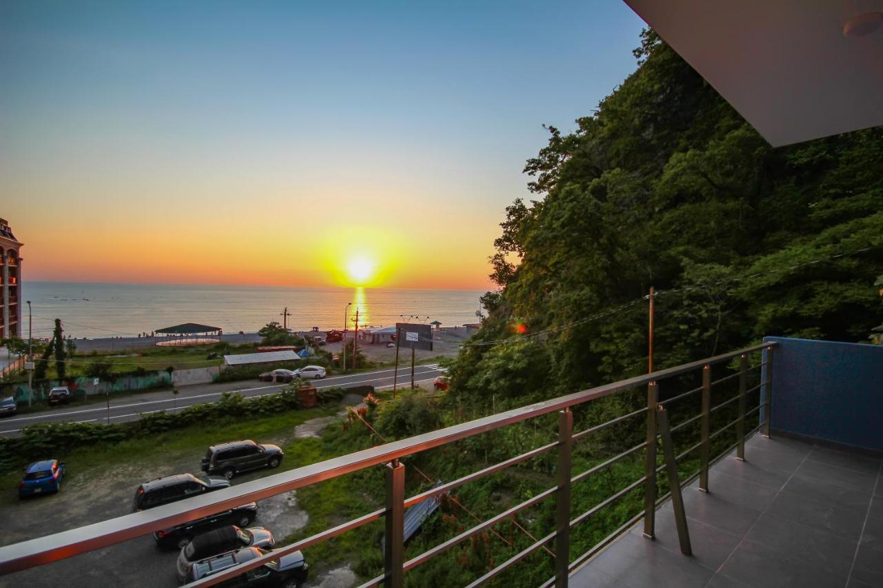 Guest House 99 Batumi Bagian luar foto