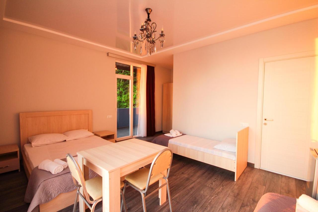 Guest House 99 Batumi Bagian luar foto