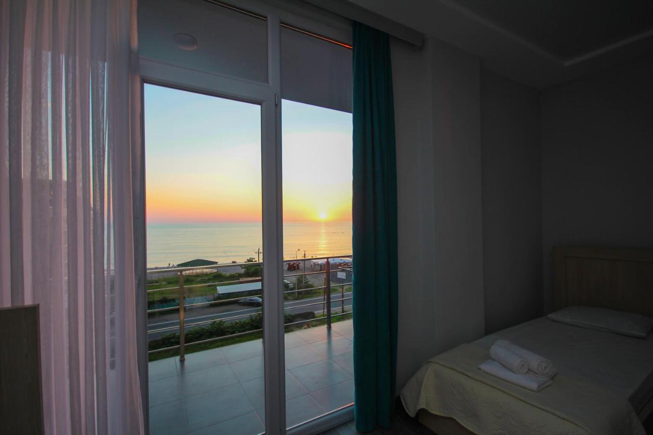 Guest House 99 Batumi Bagian luar foto