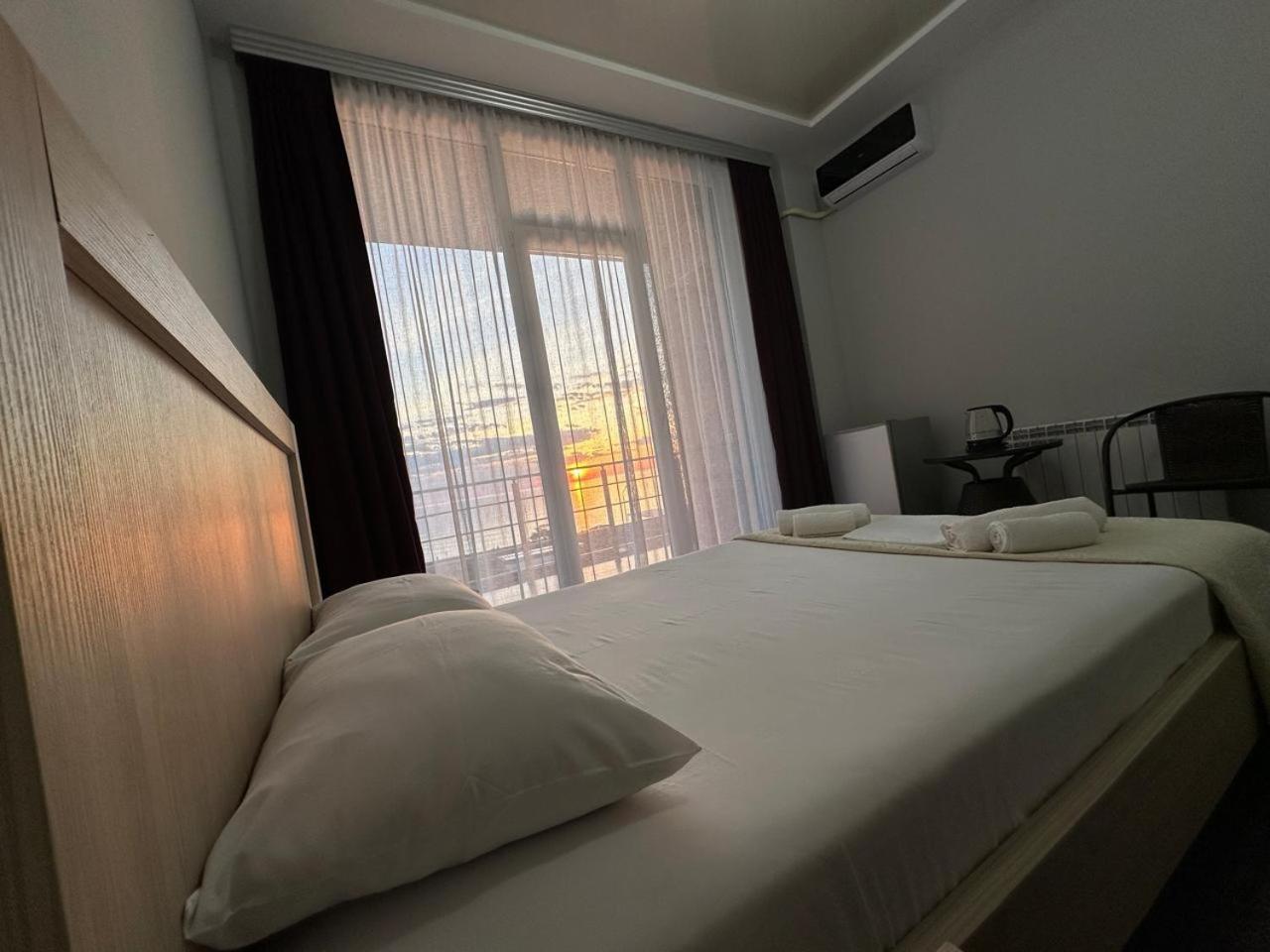 Guest House 99 Batumi Bagian luar foto