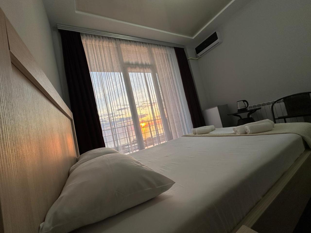 Guest House 99 Batumi Bagian luar foto