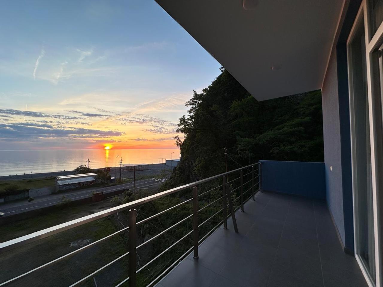 Guest House 99 Batumi Bagian luar foto