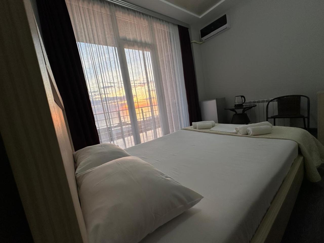 Guest House 99 Batumi Bagian luar foto